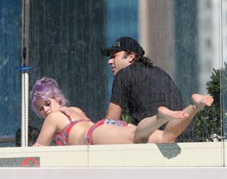 Kelly Osbourne feet photo thumbnail