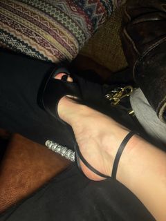 Kelly Osbourne feet photo 1