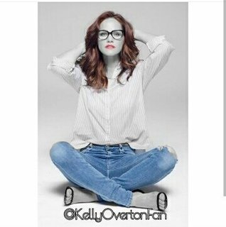 Kelly Overton feet photo thumbnail