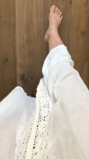 Kelly Overton feet photo thumbnail