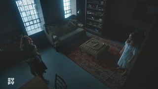 Kelly Overton feet photo thumbnail