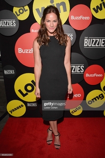 Kelly Overton feet photo thumbnail