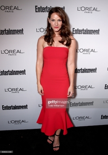 Kelly Overton feet photo thumbnail