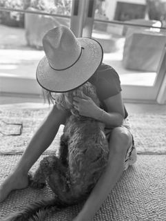 Kelly Overton feet photo thumbnail