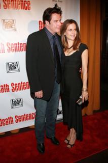 Kelly Preston feet photo thumbnail