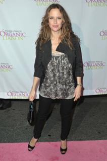 Kelly Preston feet photo thumbnail