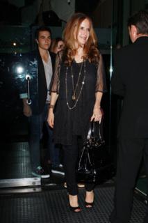 Kelly Preston feet photo thumbnail