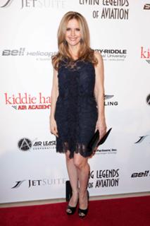 Kelly Preston feet photo thumbnail