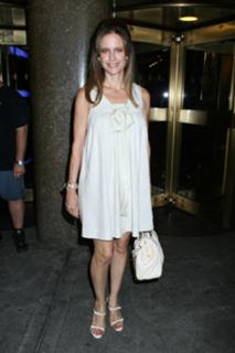 Kelly Preston feet photo thumbnail