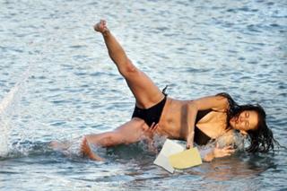 Kelly Preston feet photo thumbnail