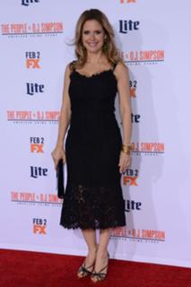 Kelly Preston feet photo thumbnail