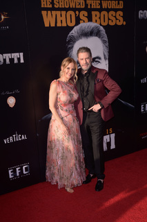 Kelly Preston feet photo thumbnail