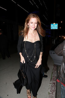 Kelly Preston feet photo thumbnail