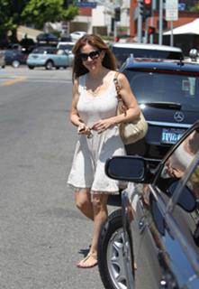 Kelly Preston feet photo thumbnail
