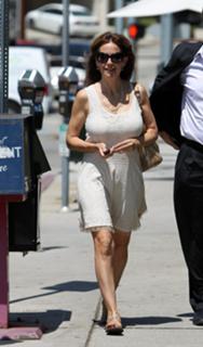 Kelly Preston feet photo thumbnail