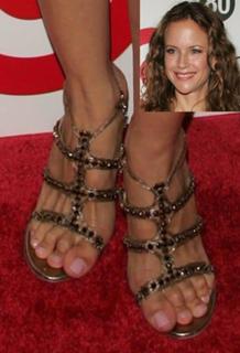 Kelly Preston feet photo thumbnail