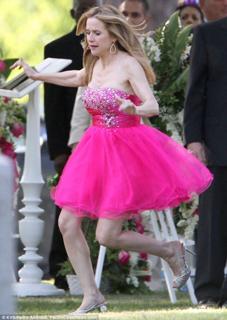 Kelly Preston feet photo thumbnail