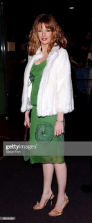 Kelly Reilly feet photo thumbnail