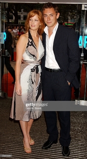 Kelly Reilly feet photo thumbnail