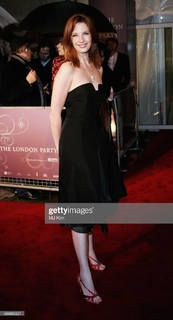 Kelly Reilly feet photo thumbnail
