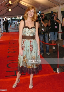 Kelly Reilly feet photo thumbnail