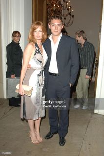 Kelly Reilly feet photo thumbnail