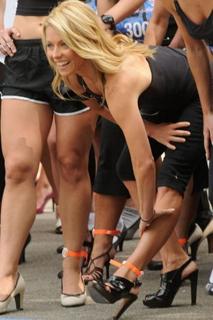 Kelly Ripa feet photo thumbnail