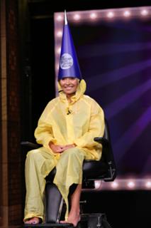 Kelly Ripa feet photo thumbnail