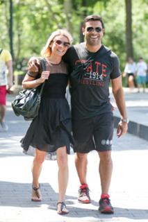 Kelly Ripa feet photo thumbnail