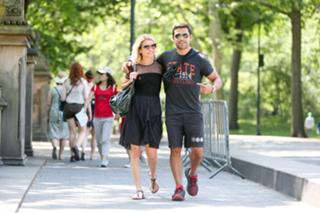 Kelly Ripa feet photo thumbnail