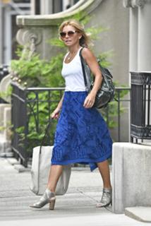 Kelly Ripa feet photo thumbnail