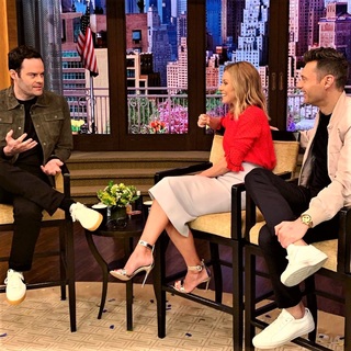 Kelly Ripa feet photo thumbnail