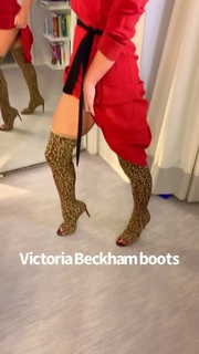 Kelly Ripa feet photo thumbnail