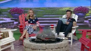 Kelly Ripa feet photo thumbnail