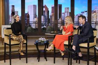 Kelly Ripa feet photo thumbnail
