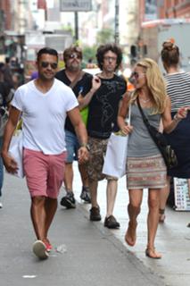 Kelly Ripa feet photo thumbnail