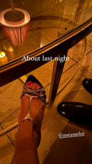 Kelly Ripa feet photo thumbnail