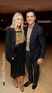 Kelly Ripa feet photo thumbnail