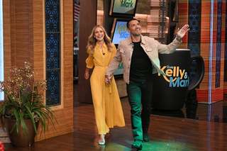 Kelly Ripa feet photo thumbnail