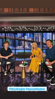 Kelly Ripa feet photo thumbnail