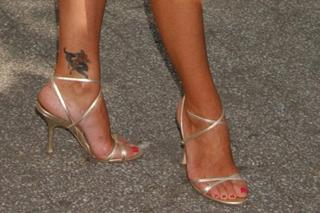 Kelly Ripa feet photo thumbnail