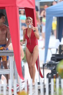 Kelly Rohrbach feet photo thumbnail