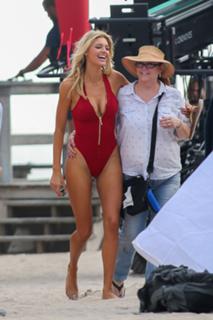 Kelly Rohrbach feet photo thumbnail