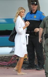 Kelly Rohrbach feet photo thumbnail