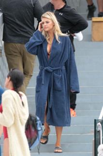 Kelly Rohrbach feet photo thumbnail