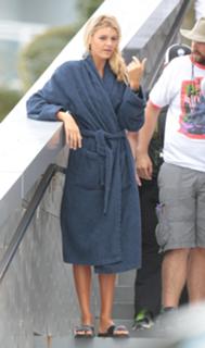 Kelly Rohrbach feet photo thumbnail