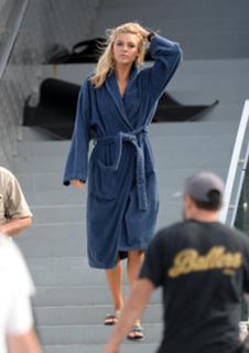 Kelly Rohrbach feet photo thumbnail