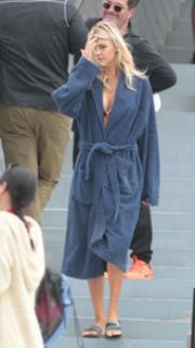 Kelly Rohrbach feet photo thumbnail