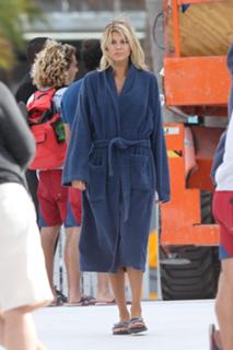 Kelly Rohrbach feet photo thumbnail