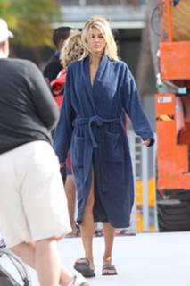 Kelly Rohrbach feet photo thumbnail